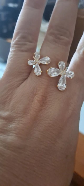 Anillo con forma de flor