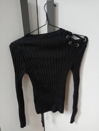 Camiseta negra de manga larga
