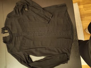 Blusa negra Stradivarius alforzas puntilla talla S