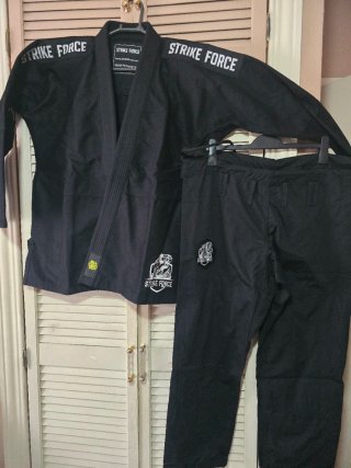 Kimono BJJ Jiu Jitsu con cinturón