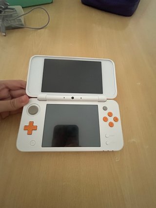 Nintendo 2DS XL Blanca y Naranja