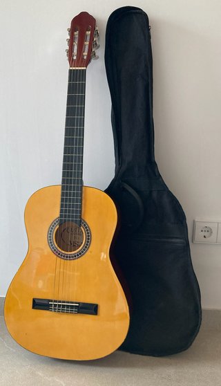 Guitarra Clásica Mediana CON FUNDA
