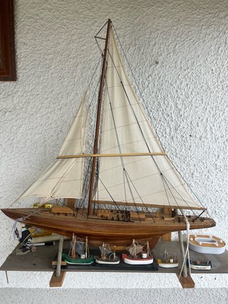 Barco a escala de madera