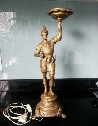 Lámpara de Bronce Figura Guerrero Regalo Tulipa
