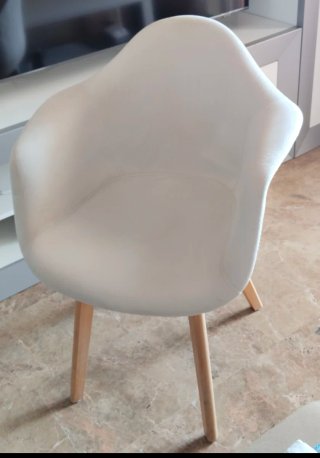 Silla de diseño blanca