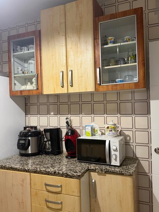 Muebles de cocina de madera con encimera de granit