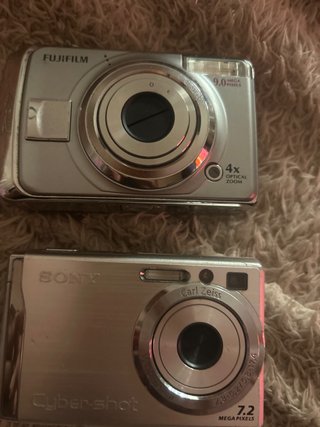 2 Cámaras Digitales Fujifilm y Sony