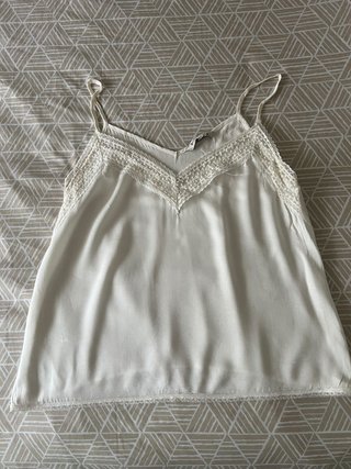 Camiseta de tirantes blanca con encaje