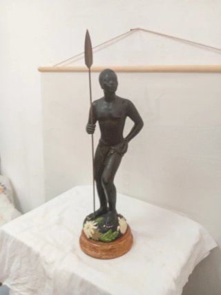 Figura de guerrero con Lanza