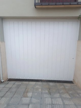 Puerta de Garaje de Hierro con Motor DEA