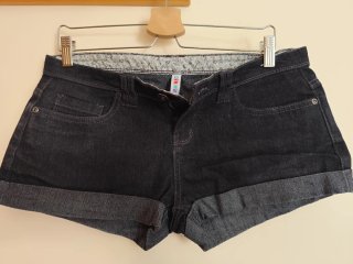 Pantalón vaquero corto negro mujer