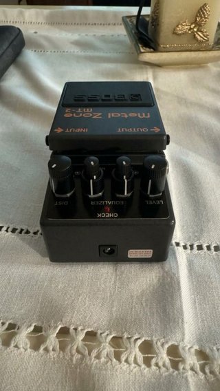 Pedal de Efectos Boss Metal Zone MT-2