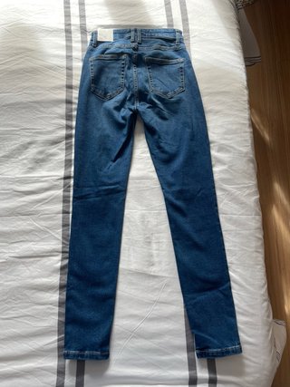Pantalón vaquero Mango azul talla 36. NUEVO!!