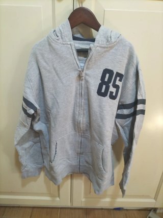 Sudadera capucha gris T.13/14+regalo bermuda up