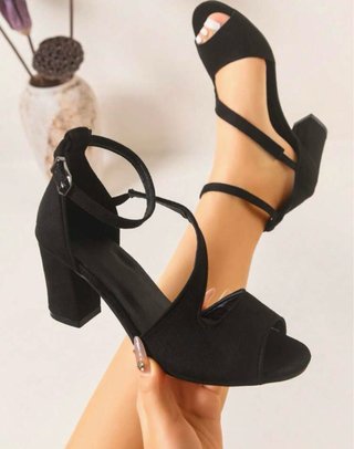 Sandalias de tacón bajo negras