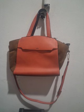 Bolso de mano naranja y marrón