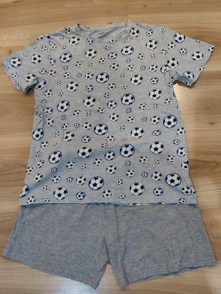 Pijama de niño con estampado de balones