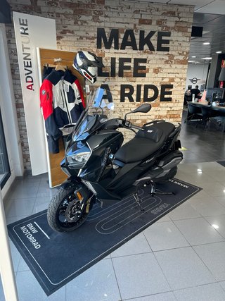 BMW C400GT Triple Black