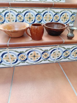 Set de 3 piezas de cerámica antigua y 1 hojalata