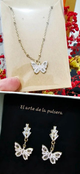 Juego de Collar y Pendientes Mariposa