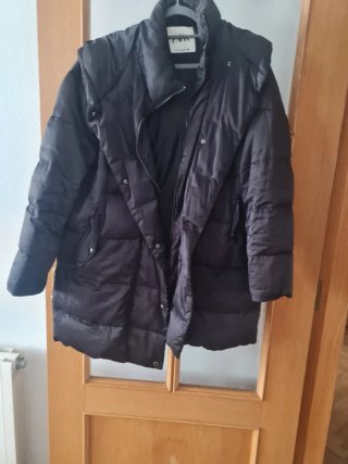 Chaquetón de plumas negro Zara