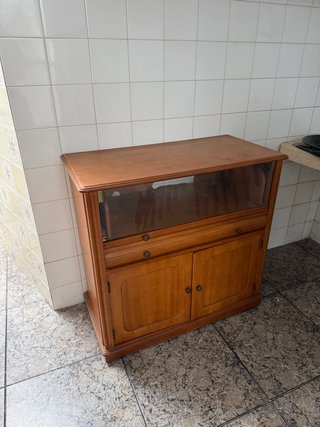 Mueble de televisión de madera