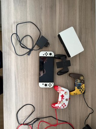 Nintendo Switch OLED Blanca + 2 Mandos