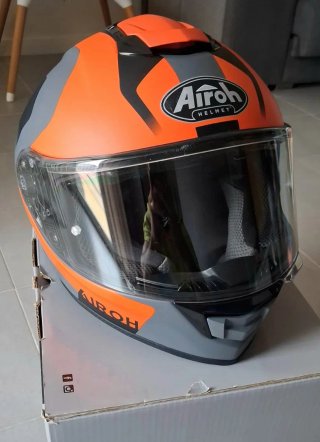 Casco de Moto Airoh Naranja y Gris