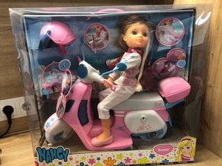 Muñeca Nancy con Scooter