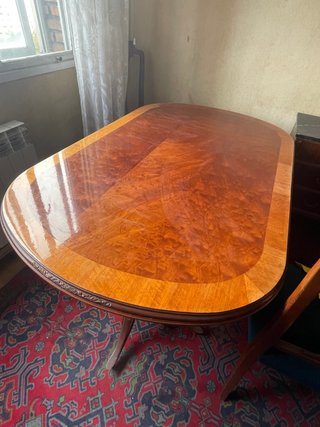 Mesa de Comedor Clásica con Sillas