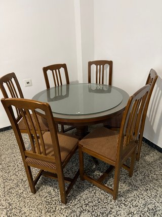 Mesa Redonda con 6 Sillas