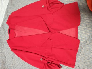 Blazer Rojo con Detalle en Mangas