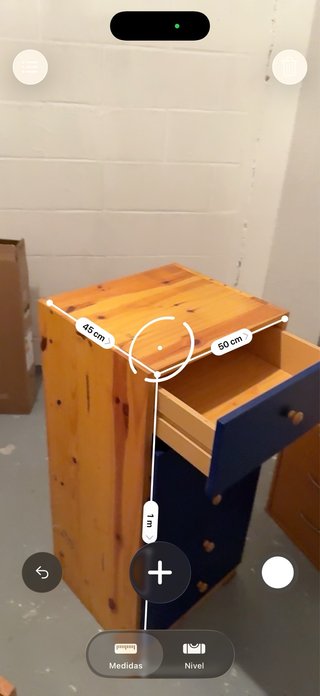 Estantería de madera con cajones