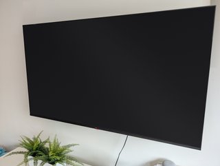 Smart TV LG 65" 4K + soporte de pared Hama