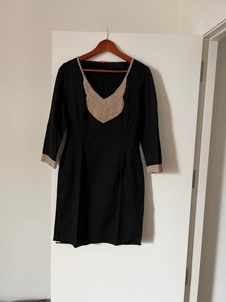Vestido Negro con Detalles en Beige y cinturon