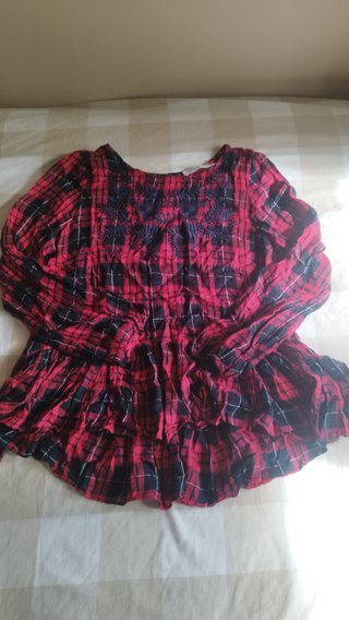 Camisa de cuadros roja y negra