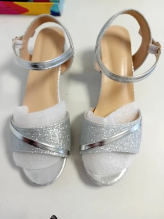 Zapatos de vestir plateados con tacón ancho