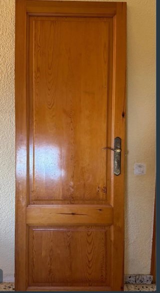 Puerta de madera para interior