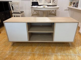 Mueble de comedor madera y blanco