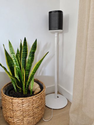 Altavoz Sonos Play:1 con soporte de pie