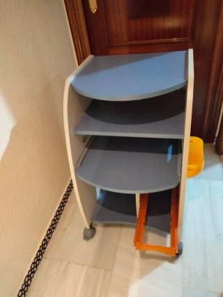 Mesa para TV y Videojuegos con Ruedas