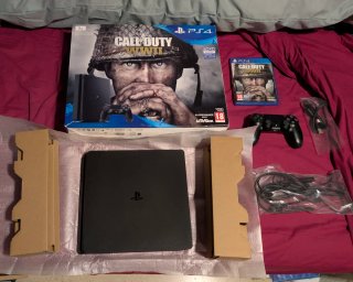 PS4 Slim 1TB Call of Duty WWII