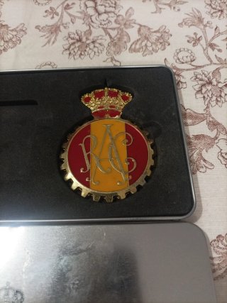 Insignia Real Automóvil Club (RAC)