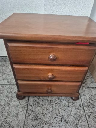 Mesilla de noche de madera