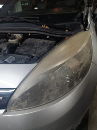 Servicio de pulido de faros con aplicación de laca