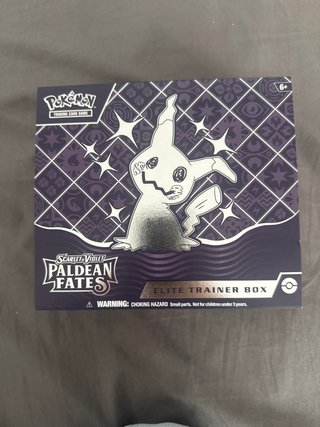 Lote Cartas Pokémon Paldean Fates y Caja ETB vacia