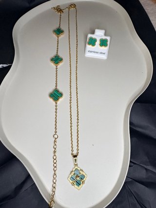 Conjunto de collar y pendientes acero