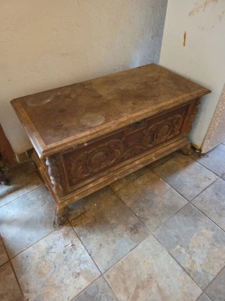 Baúl de madera antiguo