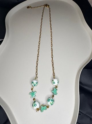 Collar de acero con abalorios