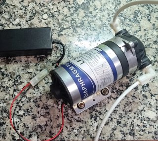Bomba de agua osmosis con fuente de alimentación